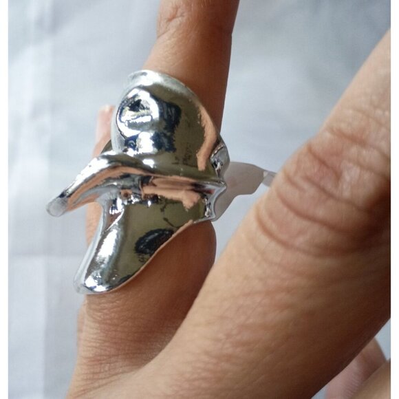 Bold Silvertone Abstract Statement Ring Size 6 Alloy New in Gift Box Glam - Picture 6 of 6